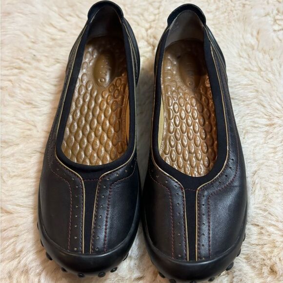 Privo Women’s Dark Brown and Black Loafers - Picture 8 of 9